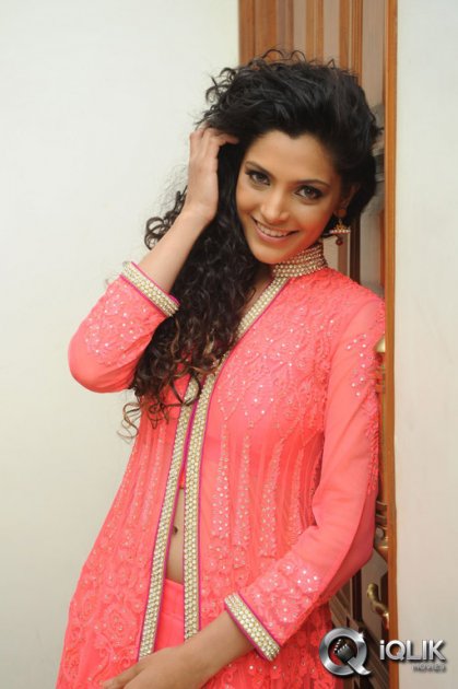 Saiyami-Kher-at-Rey-Audio-Launch